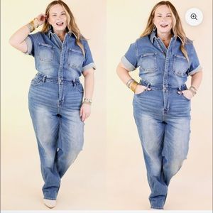 JUDY BLUE I NEW TO THE CITY SHORT SLEEVE DENIM JUMPSUIT
IN MEDIUM WASH